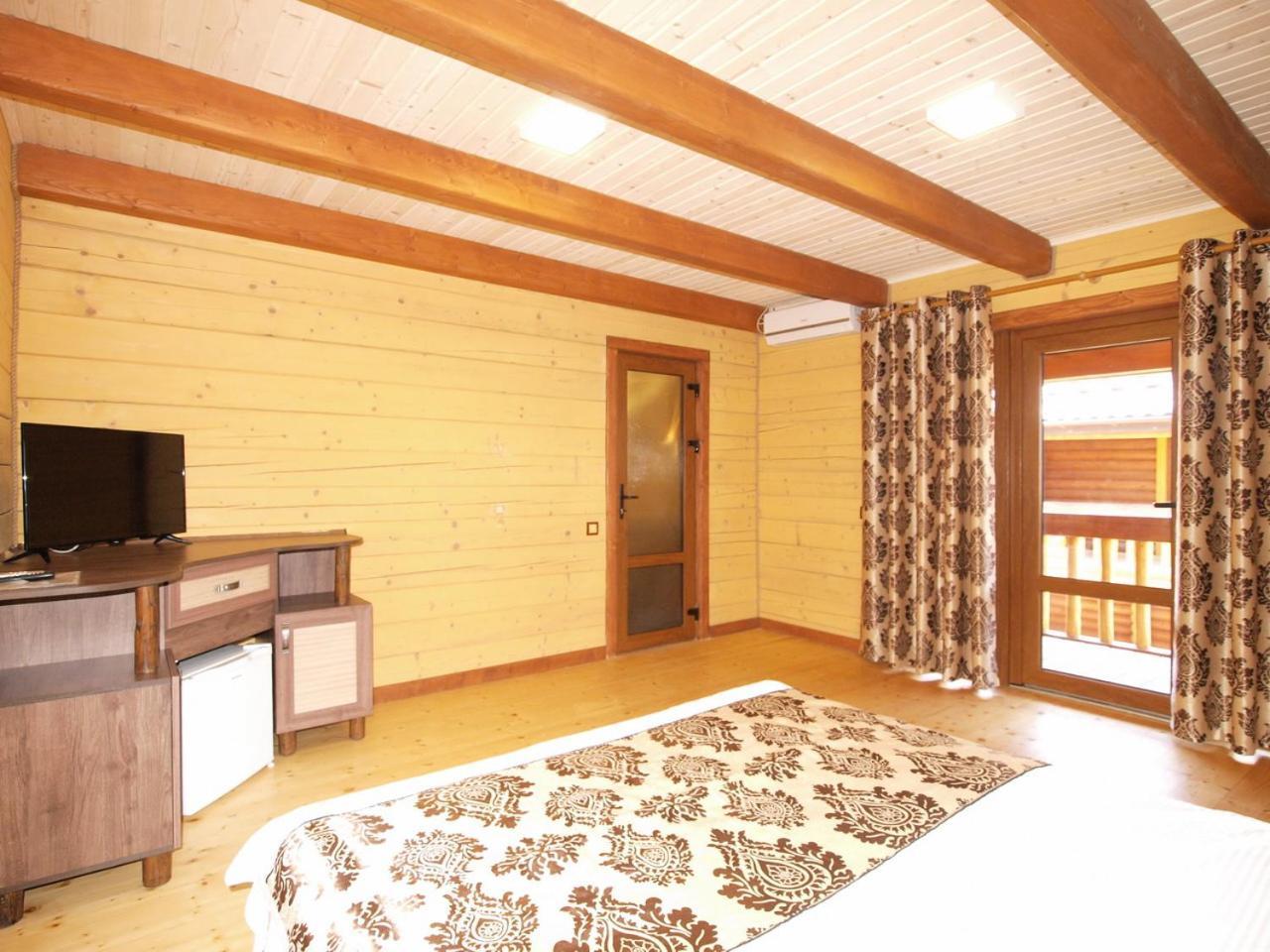 Пегас Hotel Zaliznij Port Kültér fotó