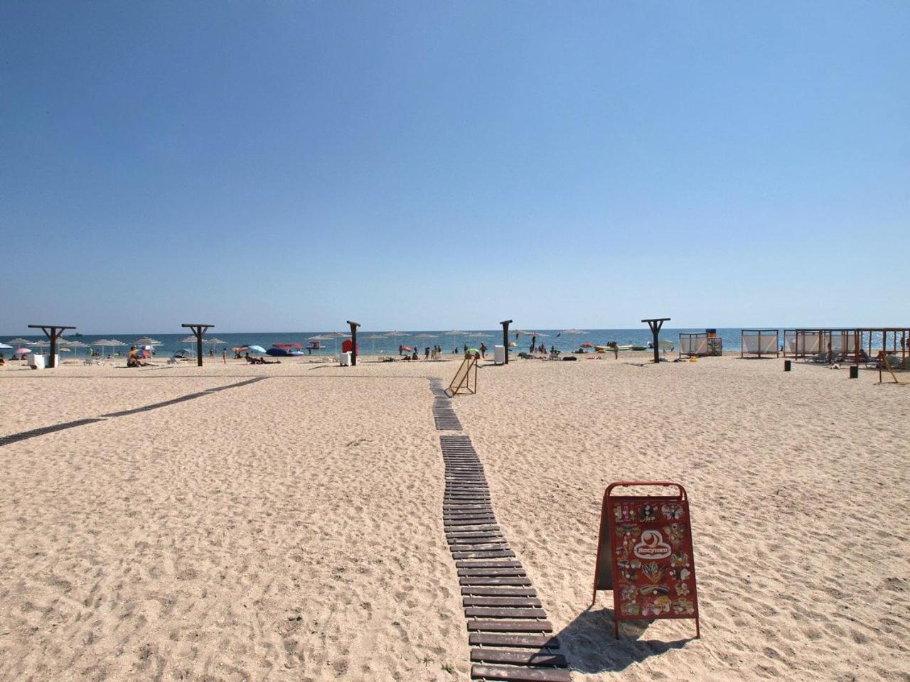 Пегас Hotel Zaliznij Port Kültér fotó