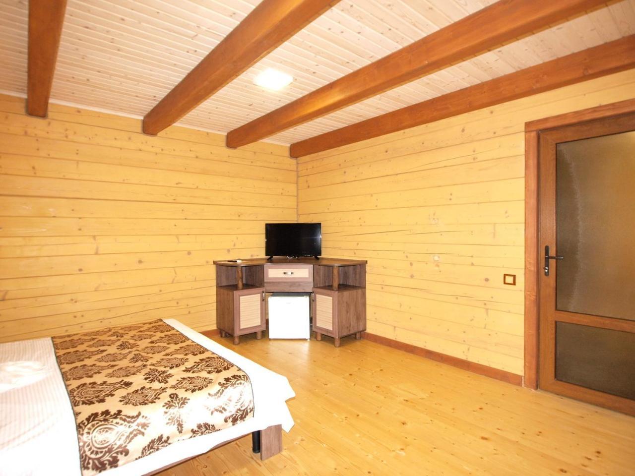 Пегас Hotel Zaliznij Port Kültér fotó